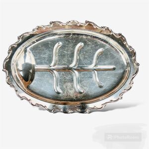 Wilcox silverplate serving holiday centerpiece oval 18 ins vintage